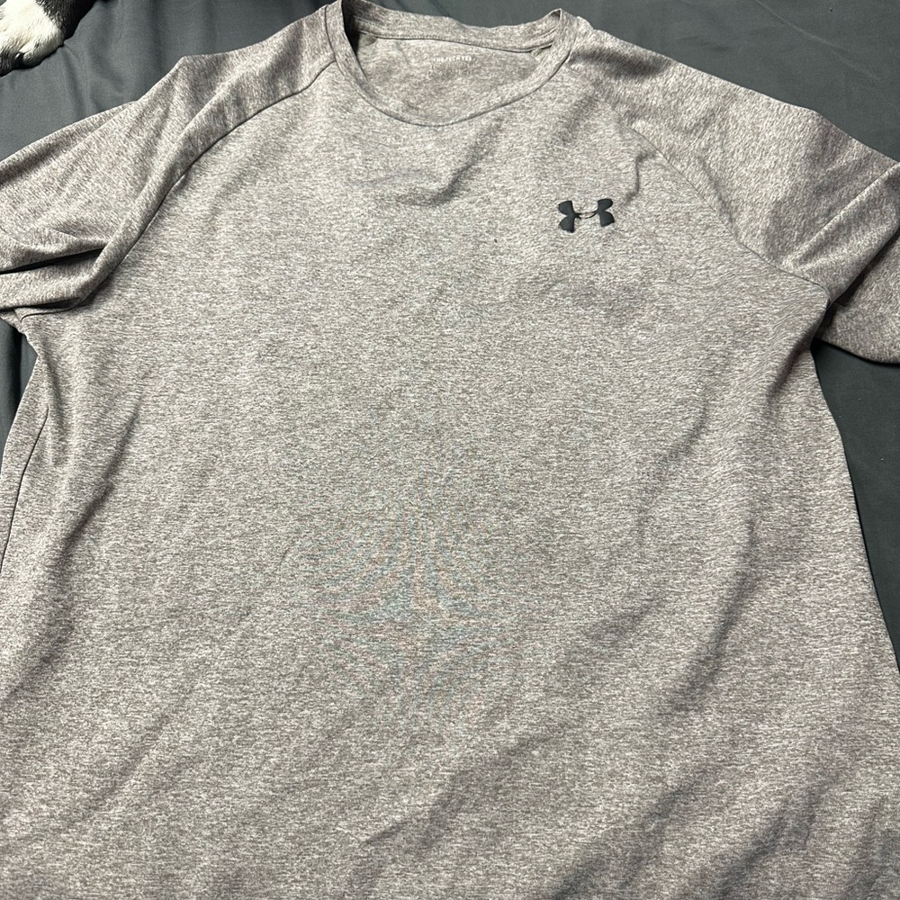 Under armor tee shirt